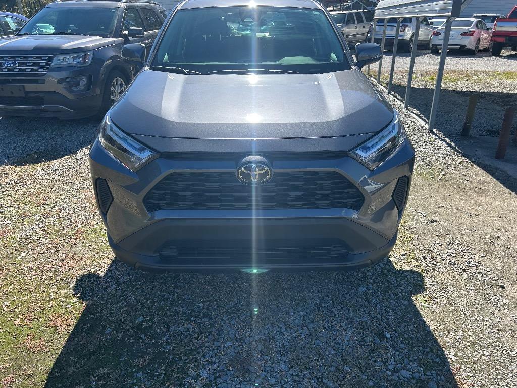 2024 Toyota RAV4 LE's photo